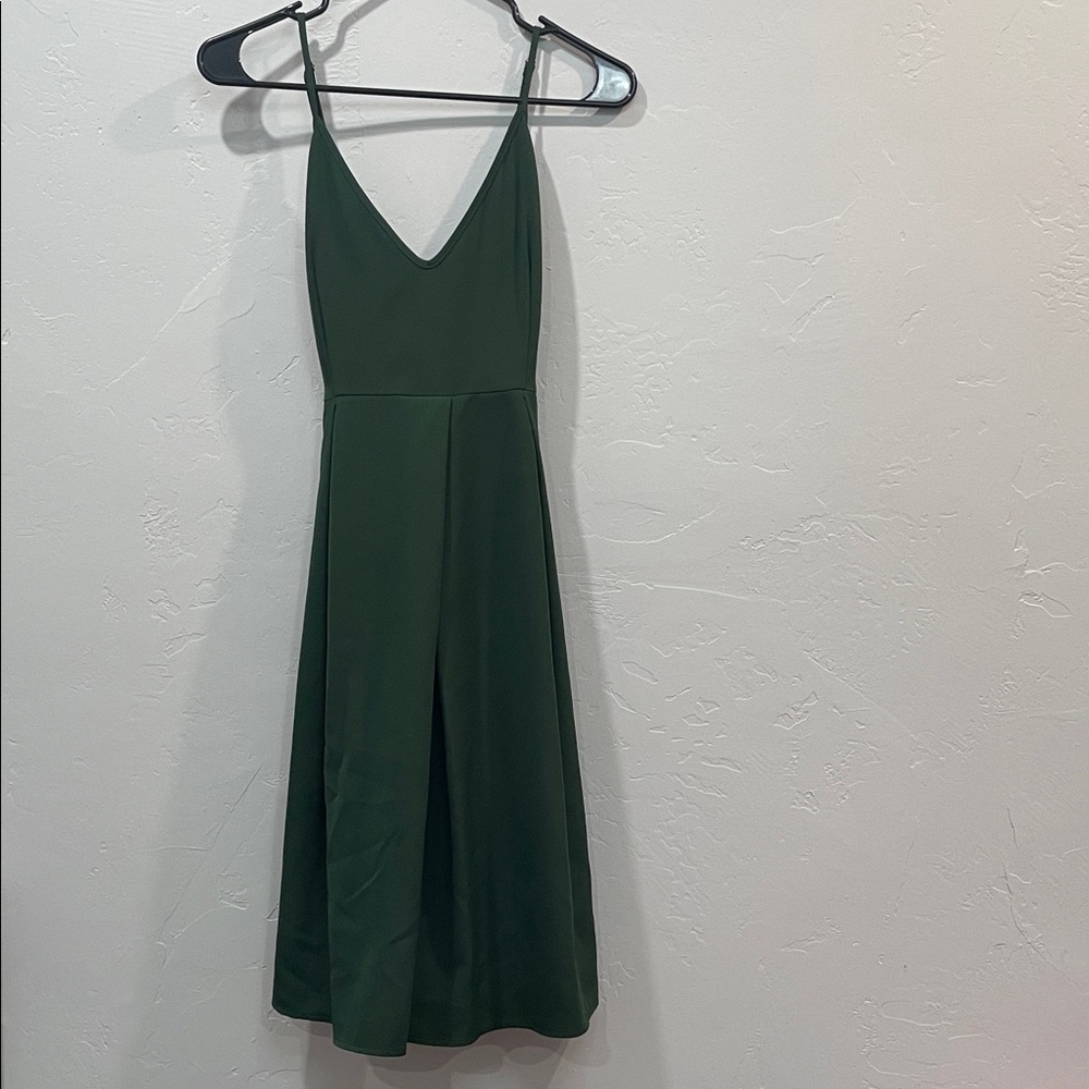 Chic Forest Green V-Neck Midi Dress